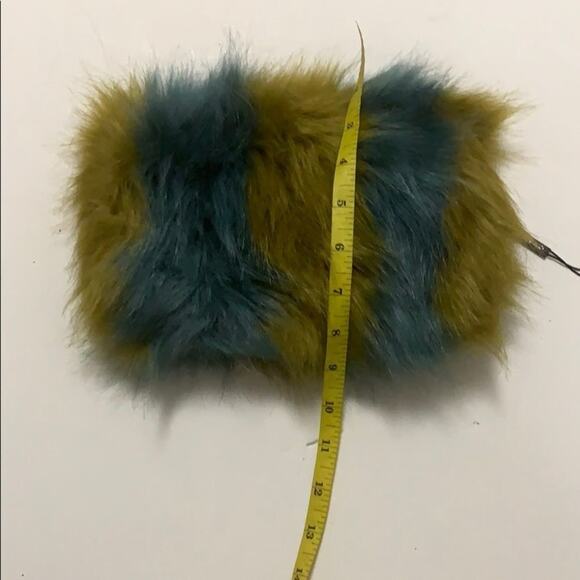 DO EVERYTHING IN LOVE FAUX‎ FUR BAG - Picture 7 of 7